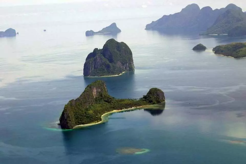 7 Commando Beach
